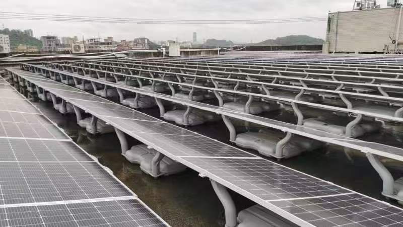 Sistem de montare a acoperișului plat solar